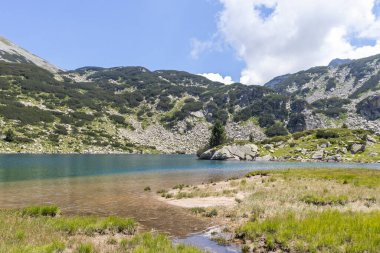 Bulgaristan 'ın Pirin Dağı' ndaki Banderitsa Nehri yakınlarındaki inanılmaz manzara