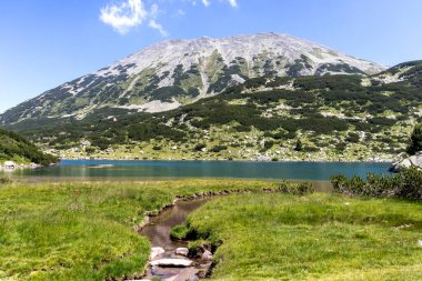 Bulgaristan 'ın Pirin Dağı' ndaki Banderitsa Nehri yakınlarındaki inanılmaz manzara