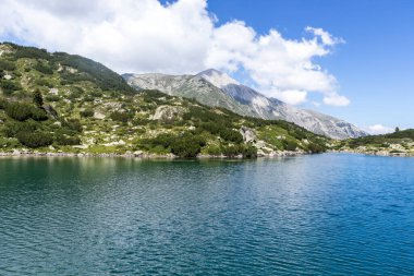Bulgaristan 'ın Pirin Dağı' ndaki Banderitsa Nehri yakınlarındaki inanılmaz manzara