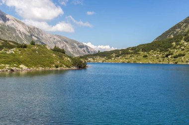 Bulgaristan 'ın Pirin Dağı' ndaki Banderitsa Nehri yakınlarındaki inanılmaz manzara