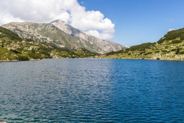 Bulgaristan 'ın Pirin Dağı' ndaki Banderitsa Nehri yakınlarındaki inanılmaz manzara