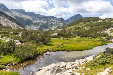Bulgaristan 'ın Pirin Dağı' ndaki Banderitsa Nehri yakınlarındaki inanılmaz manzara