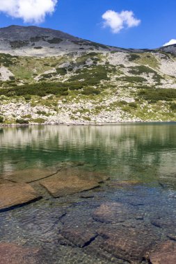 Bulgaristan 'ın Pirin Dağı' ndaki Banderitsa Nehri yakınlarındaki inanılmaz manzara
