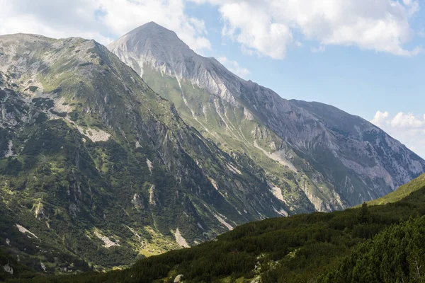 Bulgaristan 'ın Pirin Dağı' ndaki Banderitsa Nehri yakınlarındaki inanılmaz manzara