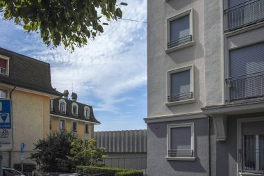 LAUSANNE, SWitzERLAND - 18 Haziran 2023: Tipik Lozan şehri, Vaud Kantonu, İsviçre