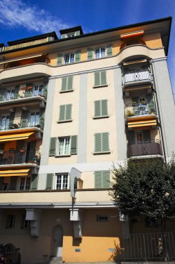 LAUSANNE, SWitzERLAND - 18 Haziran 2023: Tipik Lozan şehri, Vaud Kantonu, İsviçre