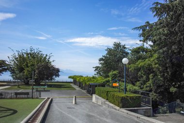 LAUSANNE, SWitzERLAND - 18 Haziran 2023: Tipik Lozan şehri, Vaud Kantonu, İsviçre