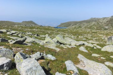 Bulgaristan 'ın Kalin zirvesi yakınlarındaki Rila Dağı' nın İnanılmaz Yaz Manzarası