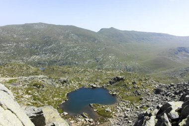Bulgaristan 'ın Kalin zirvesi yakınlarındaki Rila Dağı' nın İnanılmaz Yaz Manzarası