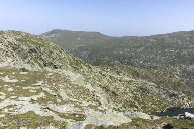 Bulgaristan 'ın Kalin zirvesi yakınlarındaki Rila Dağı' nın İnanılmaz Yaz Manzarası