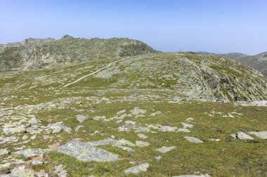 Bulgaristan 'ın Kalin zirvesi yakınlarındaki Rila Dağı' nın İnanılmaz Yaz Manzarası