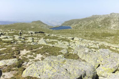 Bulgaristan 'ın Kalin zirvesi yakınlarındaki Rila Dağı' nın İnanılmaz Yaz Manzarası