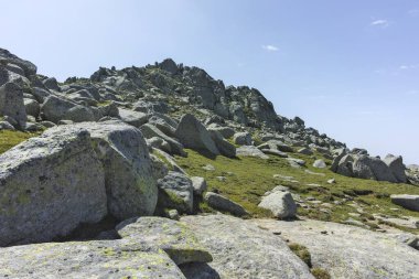 Bulgaristan 'ın Kalin zirvesi yakınlarındaki Rila Dağı' nın İnanılmaz Yaz Manzarası