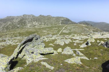 Bulgaristan 'ın Kalin zirvesi yakınlarındaki Rila Dağı' nın İnanılmaz Yaz Manzarası