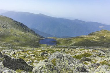Bulgaristan 'ın Kalin zirvesi yakınlarındaki Rila Dağı' nın İnanılmaz Yaz Manzarası