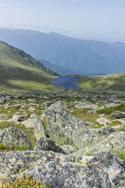 Bulgaristan 'ın Kalin zirvesi yakınlarındaki Rila Dağı' nın İnanılmaz Yaz Manzarası