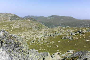 Bulgaristan 'ın Kalin zirvesi yakınlarındaki Rila Dağı' nın İnanılmaz Yaz Manzarası