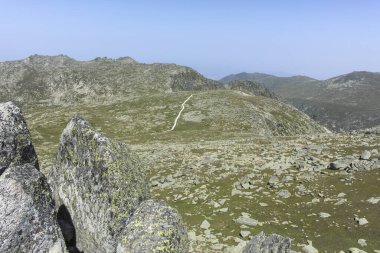 Bulgaristan 'ın Kalin zirvesi yakınlarındaki Rila Dağı' nın İnanılmaz Yaz Manzarası