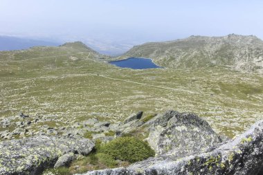 Bulgaristan 'ın Kalin zirvesi yakınlarındaki Rila Dağı' nın İnanılmaz Yaz Manzarası