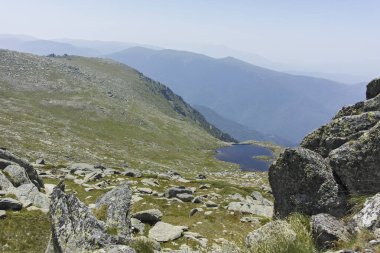 Bulgaristan 'ın Kalin zirvesi yakınlarındaki Rila Dağı' nın İnanılmaz Yaz Manzarası