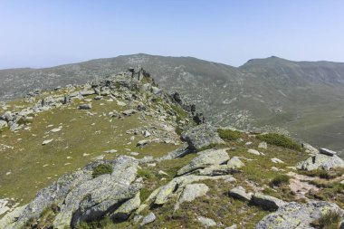 Bulgaristan 'ın Kalin zirvesi yakınlarındaki Rila Dağı' nın İnanılmaz Yaz Manzarası