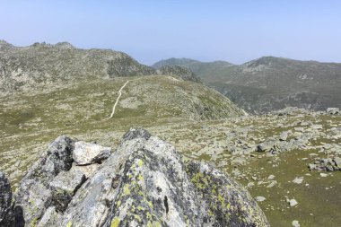 Bulgaristan 'ın Kalin zirvesi yakınlarındaki Rila Dağı' nın İnanılmaz Yaz Manzarası