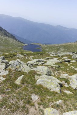 Bulgaristan 'ın Kalin zirvesi yakınlarındaki Rila Dağı' nın İnanılmaz Yaz Manzarası