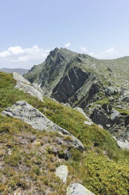Bulgaristan 'ın Kalin zirvesi yakınlarındaki Rila Dağı' nın İnanılmaz Yaz Manzarası
