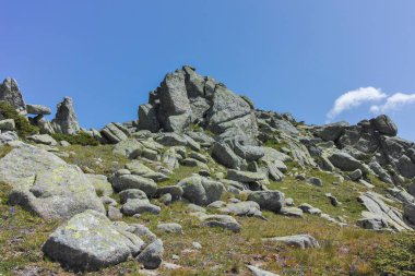 Bulgaristan 'ın Kalin zirvesi yakınlarındaki Rila Dağı' nın İnanılmaz Yaz Manzarası