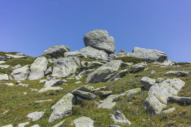 Bulgaristan 'ın Kalin zirvesi yakınlarındaki Rila Dağı' nın İnanılmaz Yaz Manzarası