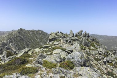 Bulgaristan 'ın Kalin zirvesi yakınlarındaki Rila Dağı' nın İnanılmaz Yaz Manzarası