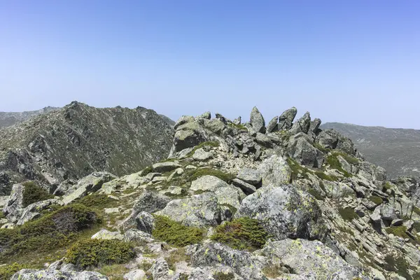Bulgaristan 'ın Kalin zirvesi yakınlarındaki Rila Dağı' nın İnanılmaz Yaz Manzarası
