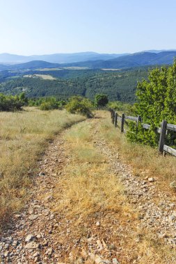 Rudina Dağı, Pernik Bölgesi, Bulgaristan 'ın İnanılmaz Yaz Manzarası