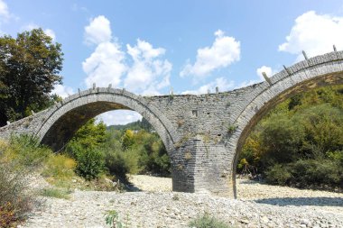 Pindus Dağları 'ndaki Ortaçağ Plakidas (Kalogeriko) Köprüsü, Zagori, Epirus, Yunanistan