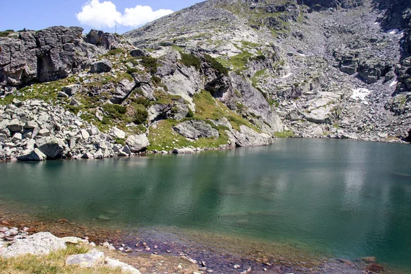 Rila Dağı inanılmaz manzara yakın korkunç göl, Bulgaristan