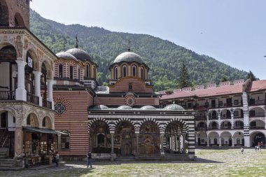 RILA MONASTERY, BULGARIA - 24 Haziran 2021: Rila (Rila Manastırı), Kyustendil Bölgesi, Bulgaristan 'daki Saint Ivan (John) Manastırı' nın iç manzarası