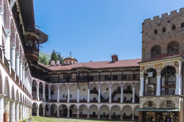 RILA MONASTERY, BULGARIA - 24 Haziran 2021: Rila (Rila Manastırı), Kyustendil Bölgesi, Bulgaristan 'daki Saint Ivan (John) Manastırı' nın iç manzarası