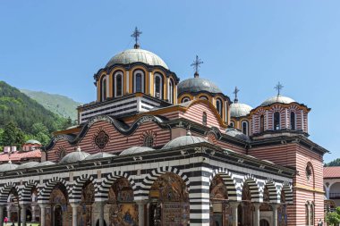 RILA MONASTERY, BULGARIA - 24 Haziran 2021: Rila (Rila Manastırı), Kyustendil Bölgesi, Bulgaristan 'daki Saint Ivan (John) Manastırı' nın iç manzarası