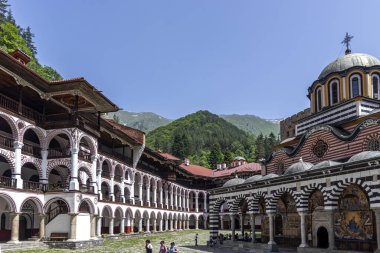 RILA MONASTERY, BULGARIA - 24 Haziran 2021: Rila (Rila Manastırı), Kyustendil Bölgesi, Bulgaristan 'daki Saint Ivan (John) Manastırı' nın iç manzarası