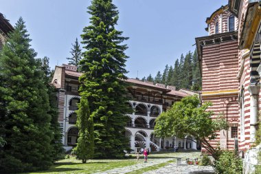 RILA MONASTERY, BULGARIA - 24 Haziran 2021: Rila (Rila Manastırı), Kyustendil Bölgesi, Bulgaristan 'daki Saint Ivan (John) Manastırı' nın iç manzarası