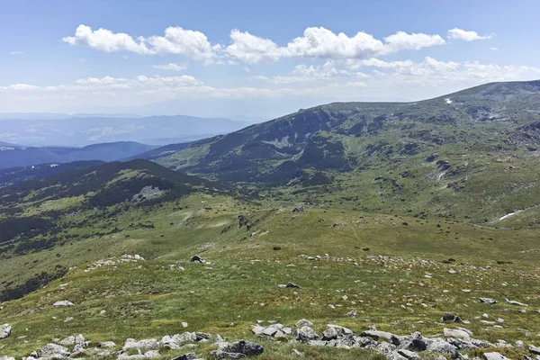 Bulgaristan 'ın Belmeken Barajı yakınlarındaki Rila Dağı' nın muhteşem manzarası