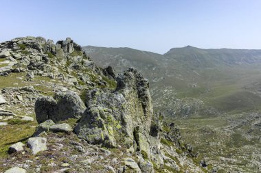 Bulgaristan 'ın Kalin zirvesi yakınlarındaki Rila Dağı' nın İnanılmaz Yaz Manzarası