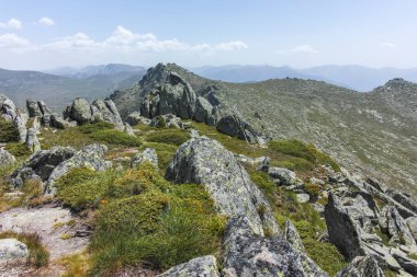 Bulgaristan 'ın Kalin zirvesi yakınlarındaki Rila Dağı' nın İnanılmaz Yaz Manzarası