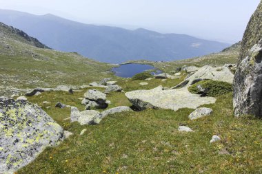 Bulgaristan 'ın Kalin zirvesi yakınlarındaki Rila Dağı' nın İnanılmaz Yaz Manzarası