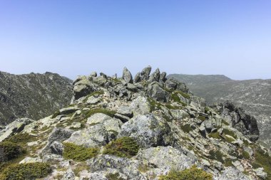 Bulgaristan 'ın Kalin zirvesi yakınlarındaki Rila Dağı' nın İnanılmaz Yaz Manzarası