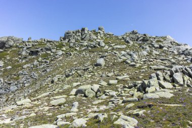 Bulgaristan 'ın Kalin zirvesi yakınlarındaki Rila Dağı' nın İnanılmaz Yaz Manzarası