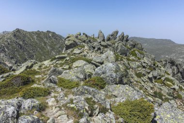 Bulgaristan 'ın Kalin zirvesi yakınlarındaki Rila Dağı' nın İnanılmaz Yaz Manzarası