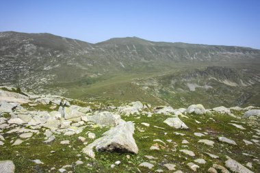 Bulgaristan 'ın Kalin zirvesi yakınlarındaki Rila Dağı' nın İnanılmaz Yaz Manzarası
