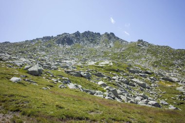 Bulgaristan 'ın Kalin zirvesi yakınlarındaki Rila Dağı' nın İnanılmaz Yaz Manzarası