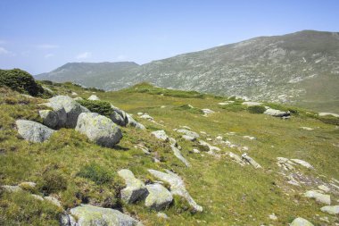 Bulgaristan 'ın Kalin zirvesi yakınlarındaki Rila Dağı' nın İnanılmaz Yaz Manzarası